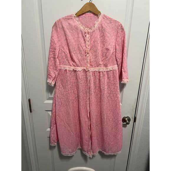 Vintage pink and silver dressing gown - Picture 1 of 8